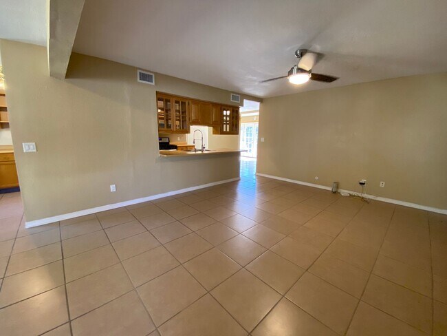Building Photo - 783 De Leon Dr