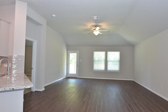 Building Photo - 5608 Anaheim Ave