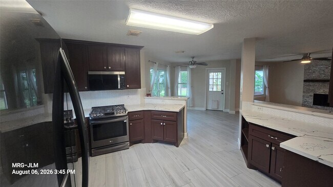 Building Photo - 7239 Foxbrook Dr