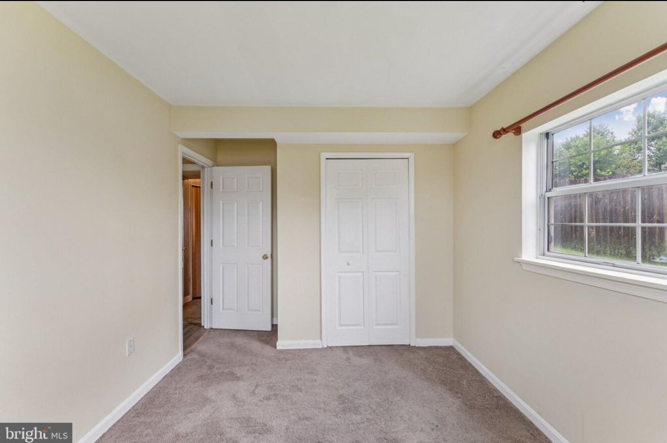 Building Photo - 5832 Riverside Dr