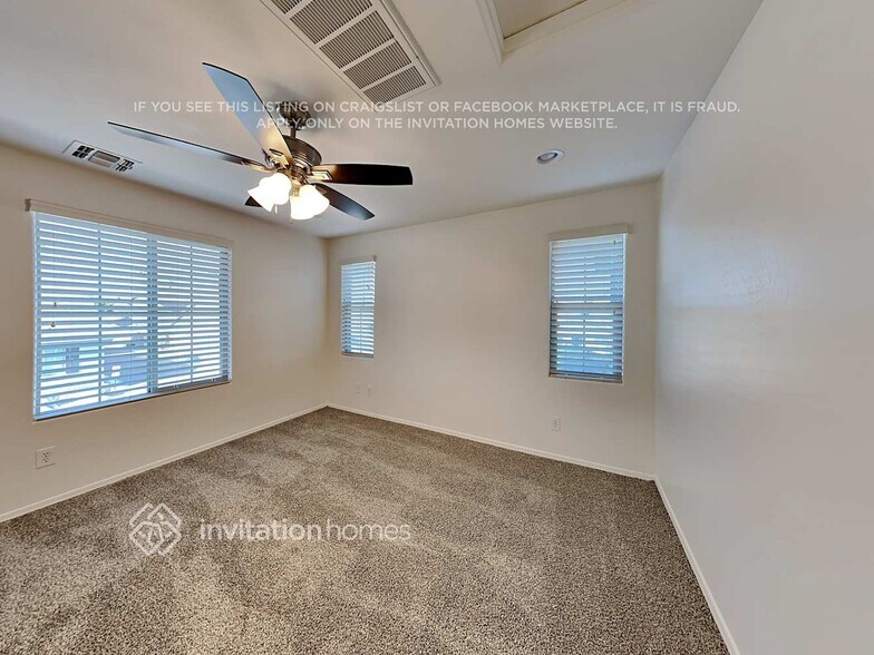 Building Photo - 326 N Sandal