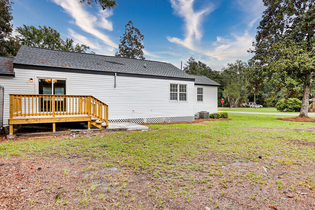 Building Photo - 201 Bagley Ave