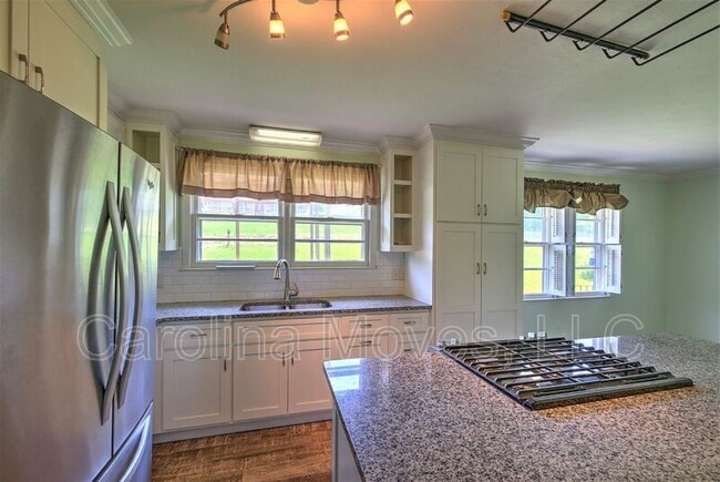 Building Photo - 1760 Memorial Dr Ext