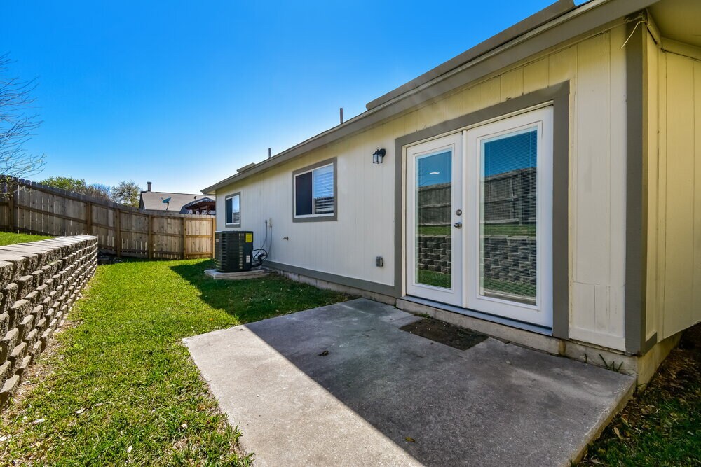 Building Photo - 8115 Maple Meadow Dr