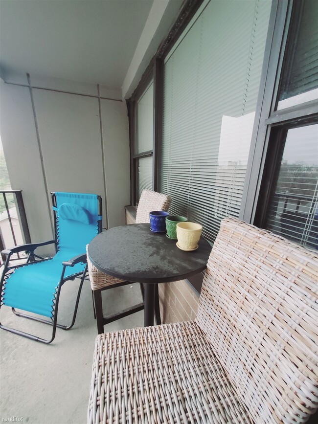 Building Photo - 1 br, 1 bath Condo - 44 Strawberry Hill Av...