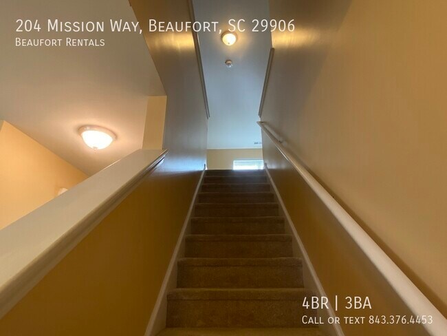 Building Photo - 204 Mission Way