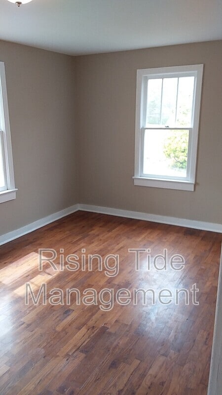 Building Photo - 424 2nd St
