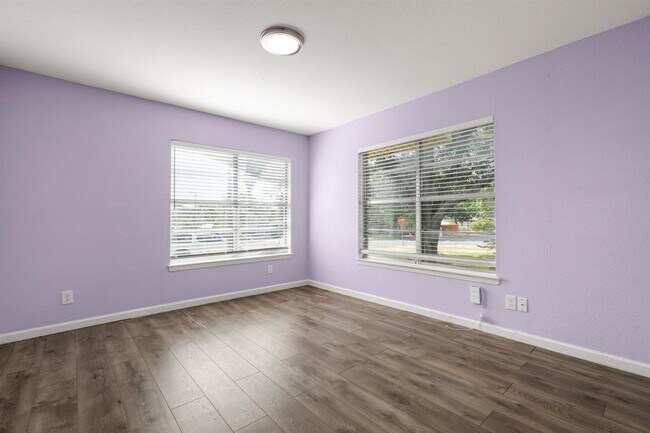 Building Photo - 11702 Oak Trail