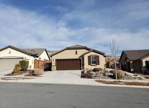 Building Photo - 55 + Community - 2 Bedroom Somersett Home - AVAILABLE 7/6!