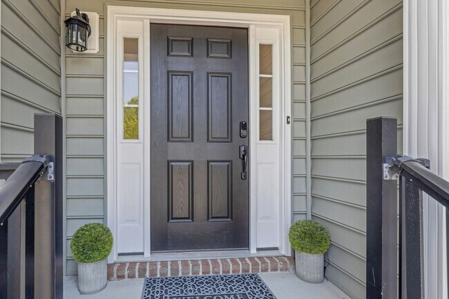 Building Photo - Stunning 3BR/3.5BA Townhome | 2,300+ Sq Ft...