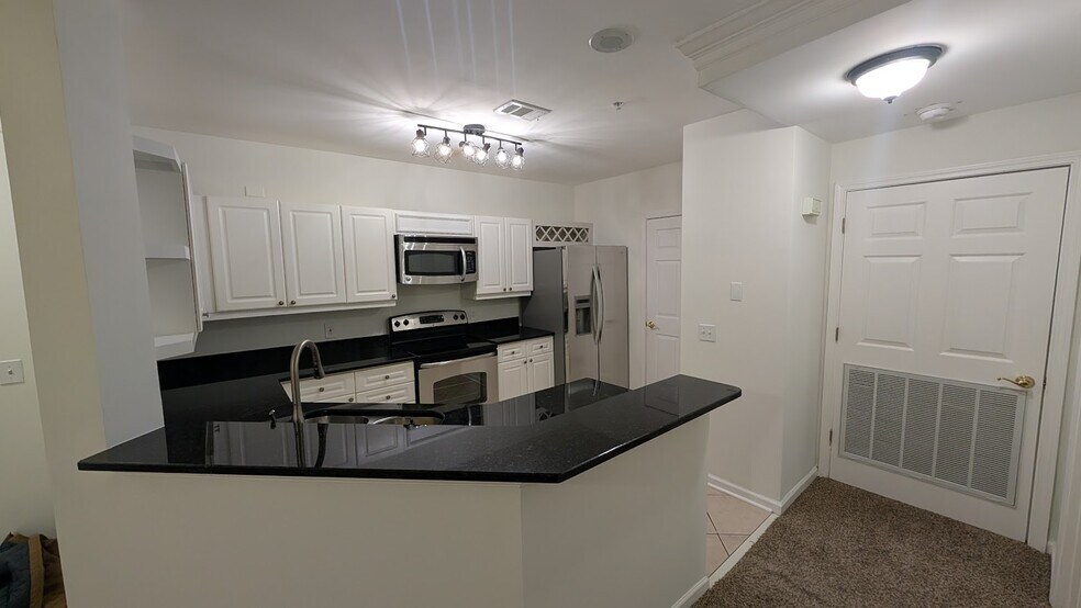 Building Photo - 3334 Peachtree Rd NE