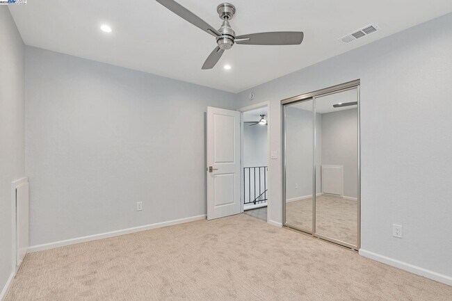 Building Photo - 390 Grovewood Loop N