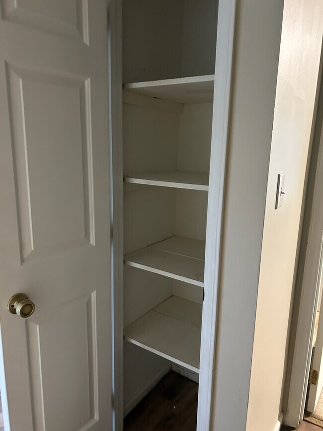 Building Photo - 143 Glenwood Dr