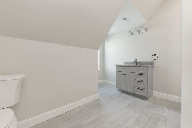 Building Photo - Renovated 4 bed 2 bath in Brighton!!!