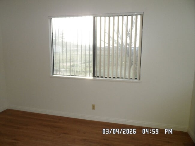 Building Photo - 3 Bedrooms, 1.75 Bathrooms, 2 Car Garage, Fully Fenced, Central Air & Heat, Large Lot, Wood Flooring