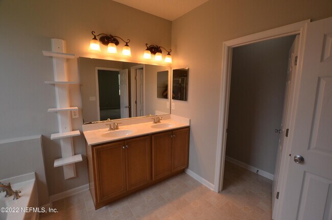Building Photo - 4530 Oak Moss Loop