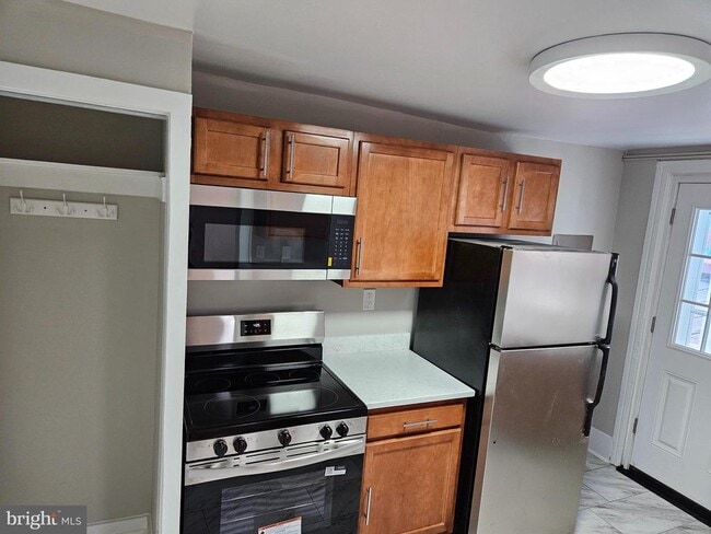 Building Photo - 334 N Market St