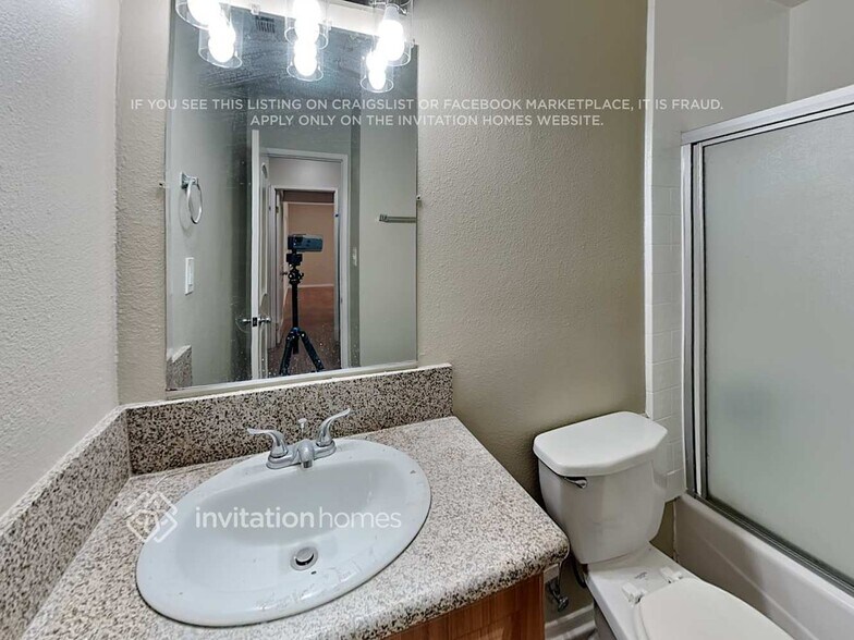 Building Photo - 15804 Mayall St