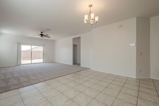 Building Photo - Gorgeous 4 Bed / 2 Bath Home – Move-In Rea...