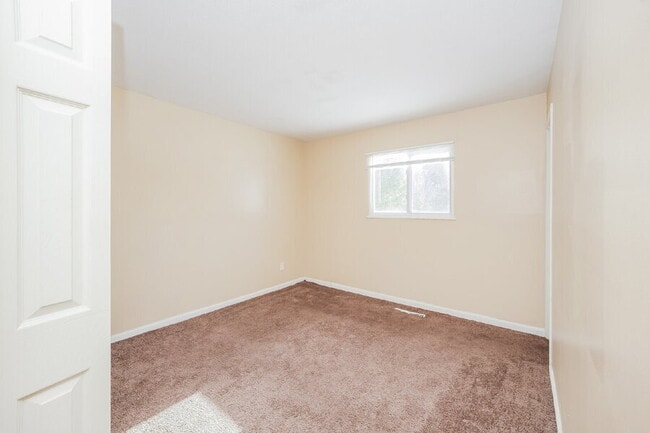 Building Photo - 25240 Sandhurst Rd