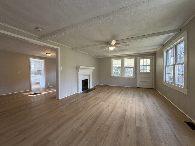 Building Photo - 607 C St
