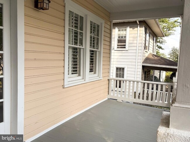 Building Photo - 27 W Wyatt Ave