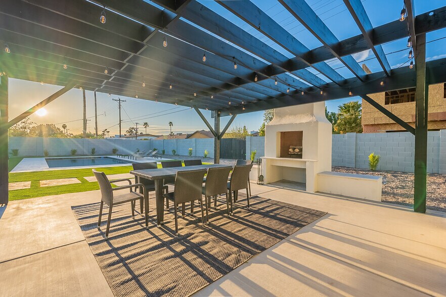 Fireplace - 126 E Palmcroft Dr