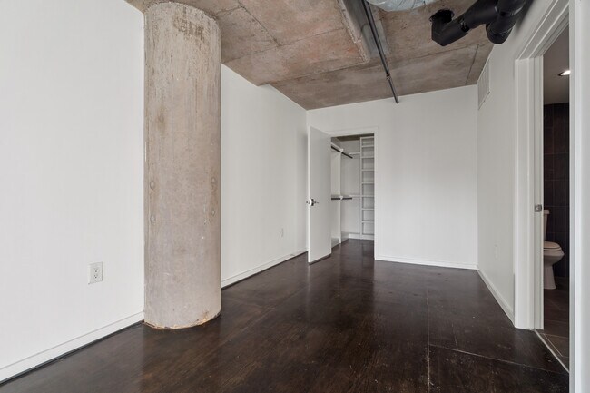 Building Photo - 3110 Thomas Ave
