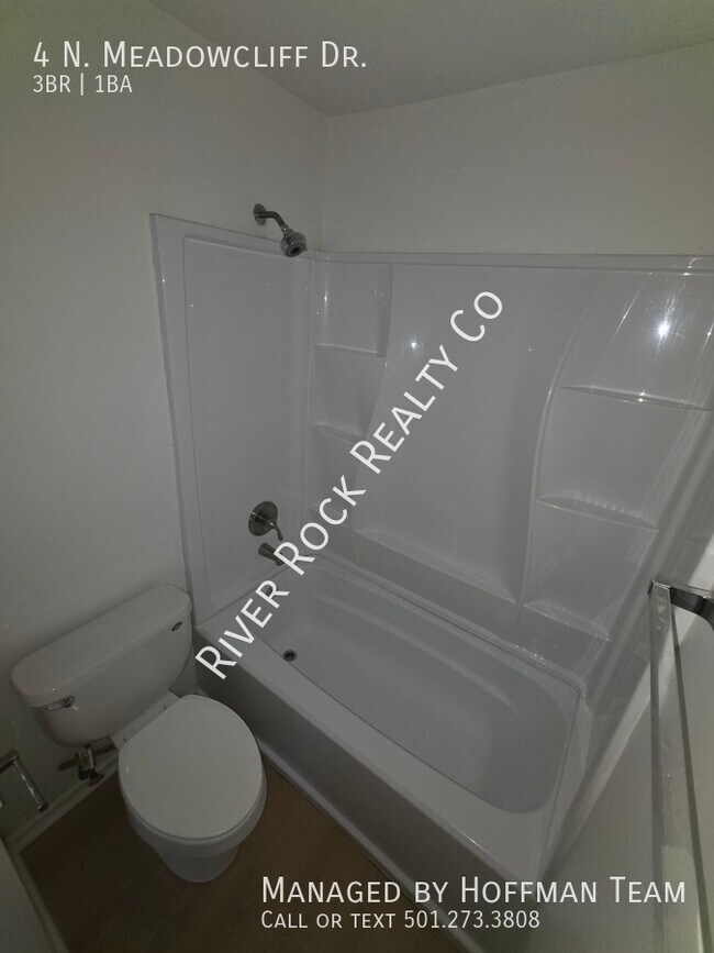 Building Photo - 4 N Meadowcliff Dr