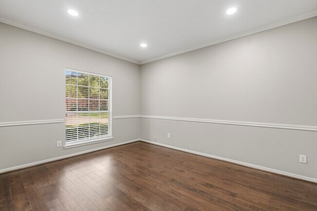 Building Photo - 3007 Eagle Lake Dr