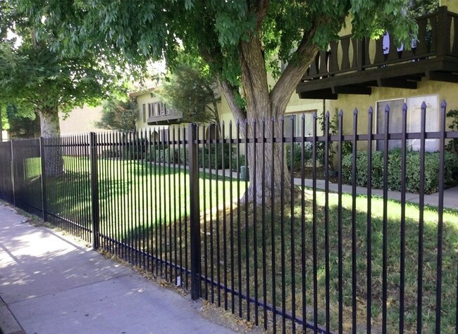 Building Photo - 127 Tiger Ln