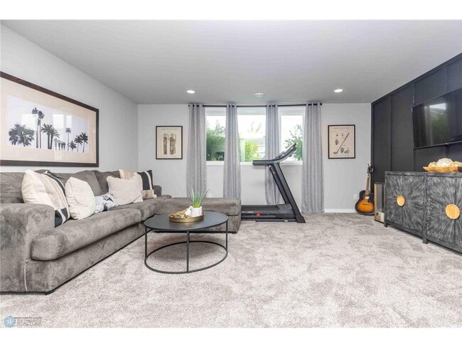 Building Photo - 1058 Ashley Dr W
