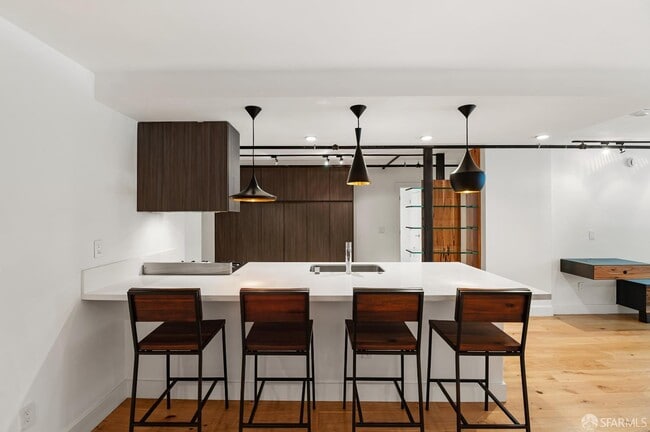 Building Photo - 1875 Mission St