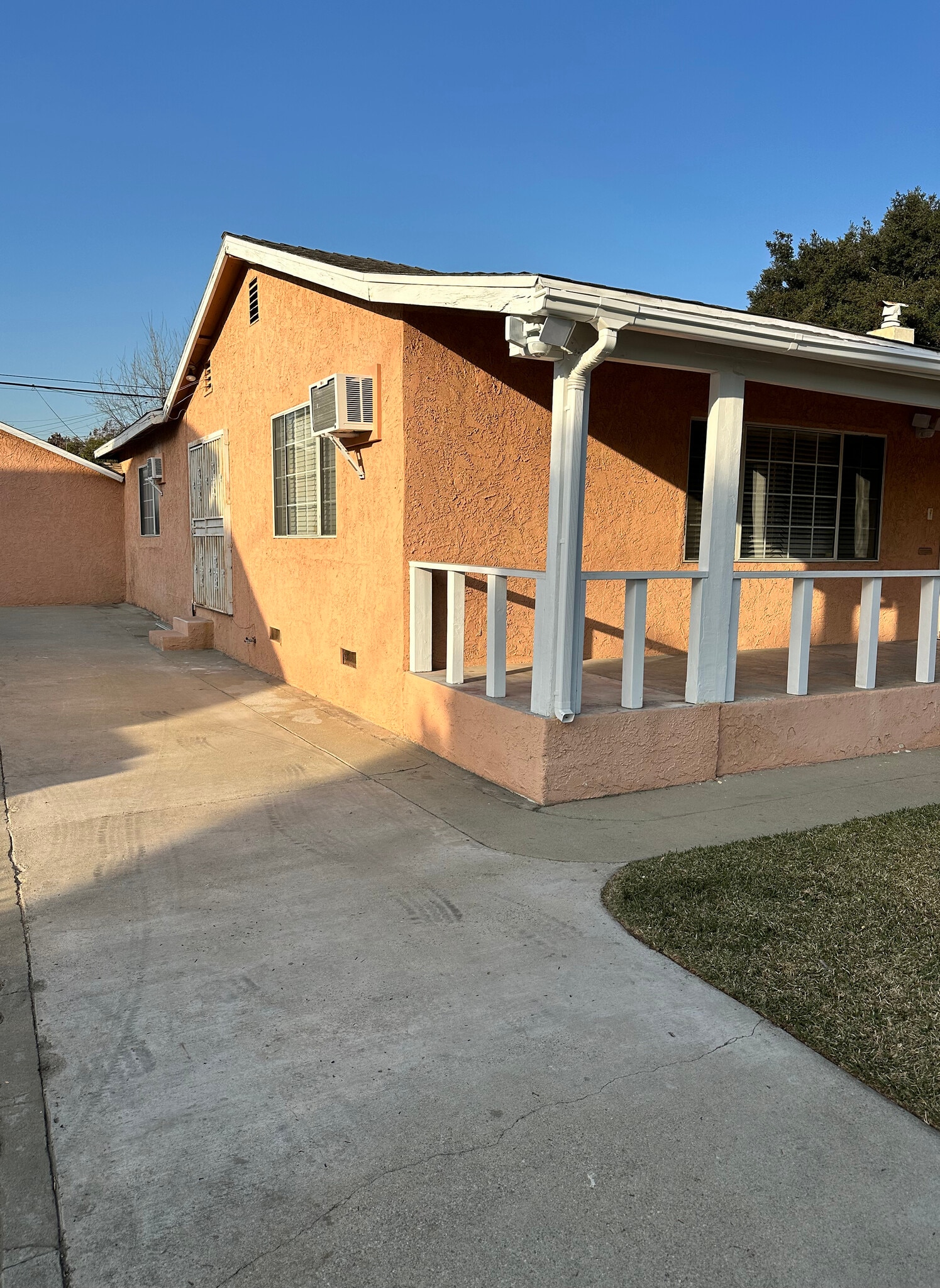 Unit 1 Parking - 437 E 8th St