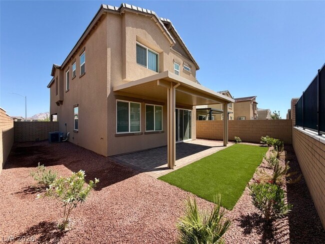 Building Photo - 227 Jaldena Ln