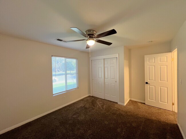 Building Photo - 12115 Fairburn Way