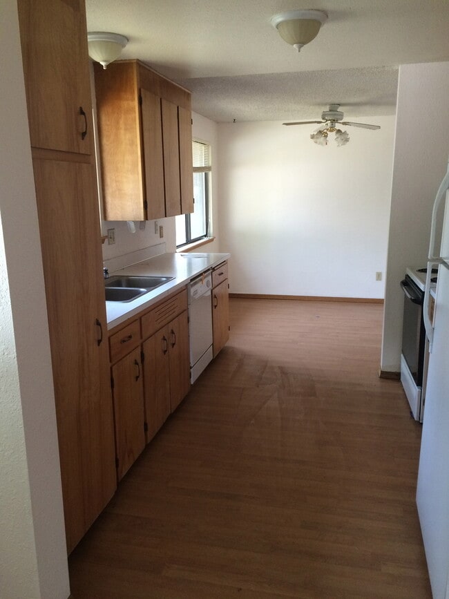 Building Photo - 4 Bedroom Home Under Radio Hill