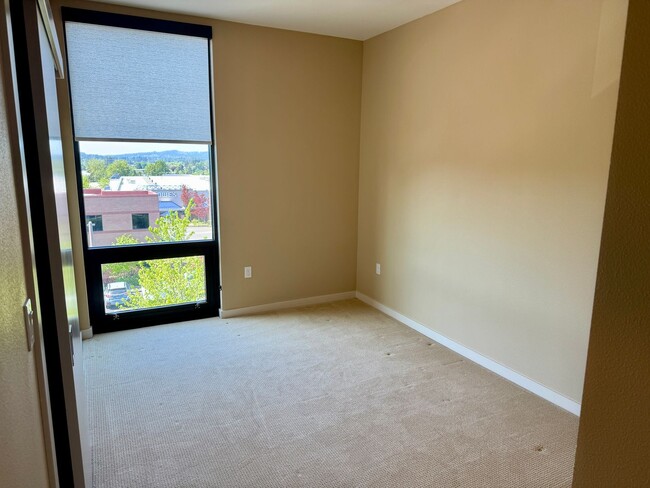 Building Photo - Architecturally Significant High End Unit-...