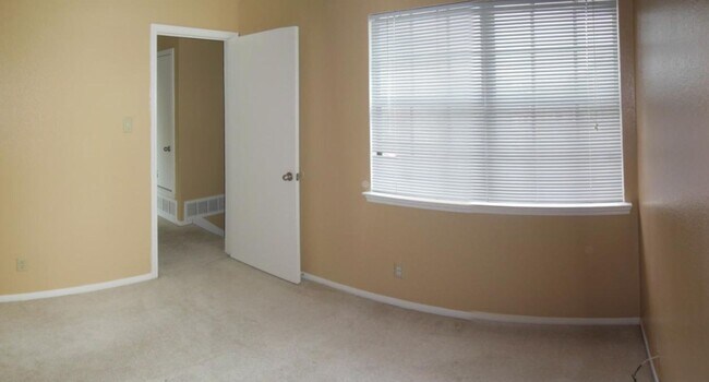 Building Photo - 1611 West Ln