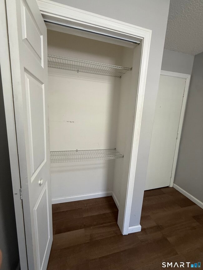 Building Photo - 682 Old Colony Rd