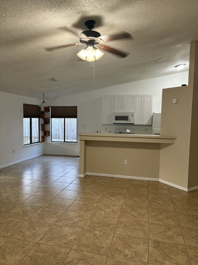 Building Photo - 1310 Altamont Ave NE