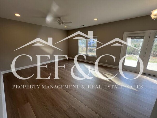 Building Photo - Spacious 3 bedroom 2.5 bedroom available in Moore!