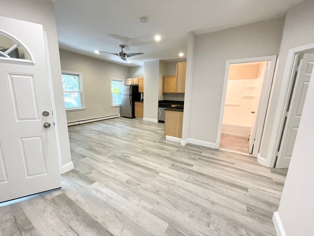 Building Photo - 170 Bolton St