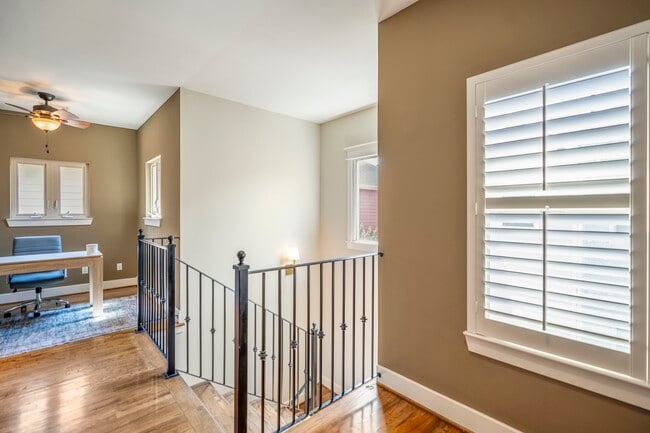 Building Photo - 905 W 23rd St
