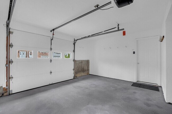 Building Photo - 67 Plantation Rd