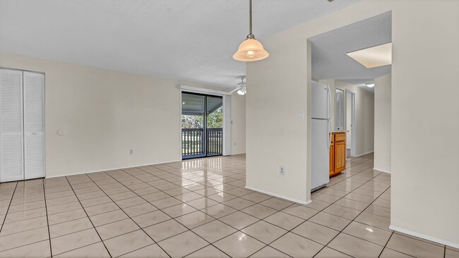 Building Photo - 2BD/2BA Second Floor Unit, Oldsmar, Availa...