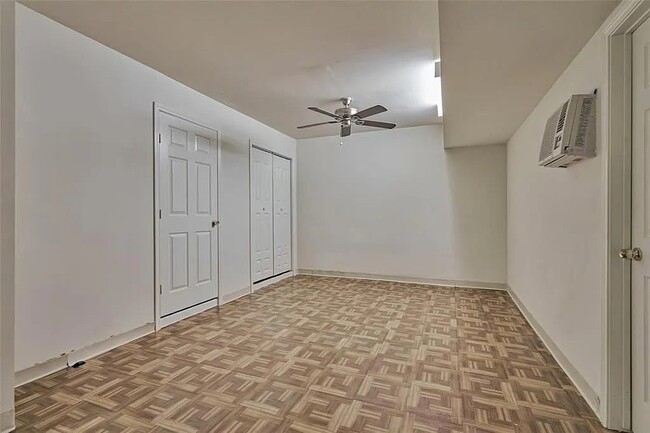 Building Photo - 511 Elm Ridge Dr