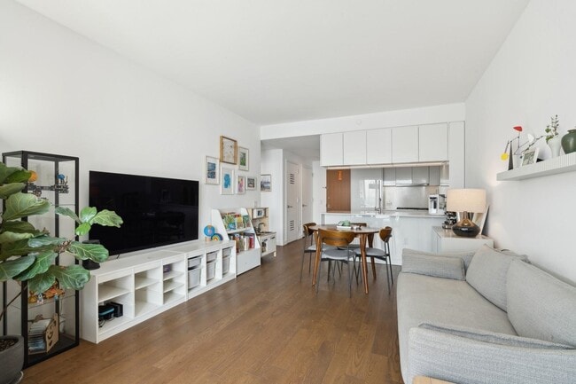 Building Photo - 99 Hudson St