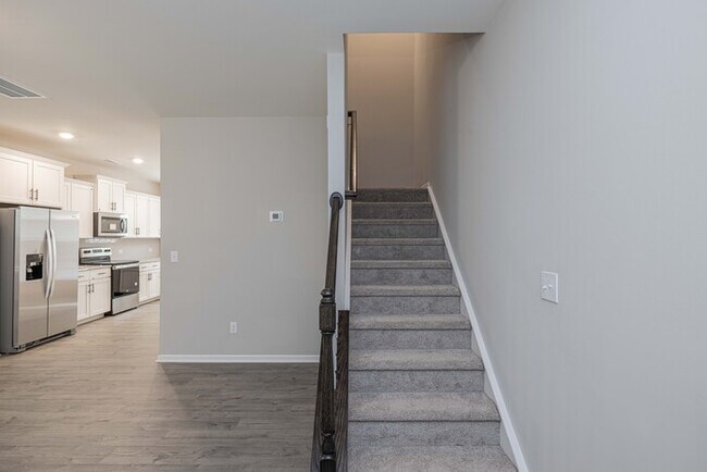 Building Photo - BEAUTIFUL 3BD/2.5BTH Townhome - MALLARD CREEK