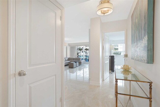 Building Photo - 3430 Galt Ocean Dr
